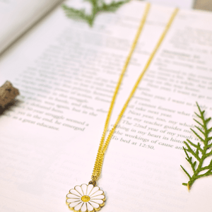 Full Daisy pendant with Golden Chain