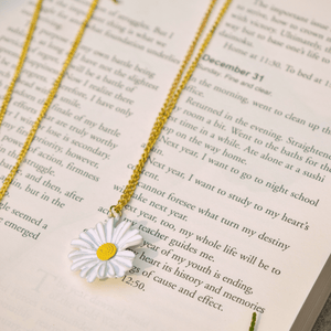 Daisy Pendant with Chain