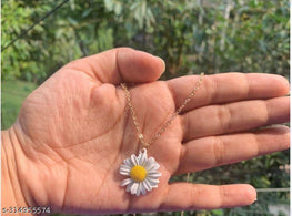 Daisy Pendant with Chain