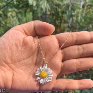 Daisy Pendant with Chain